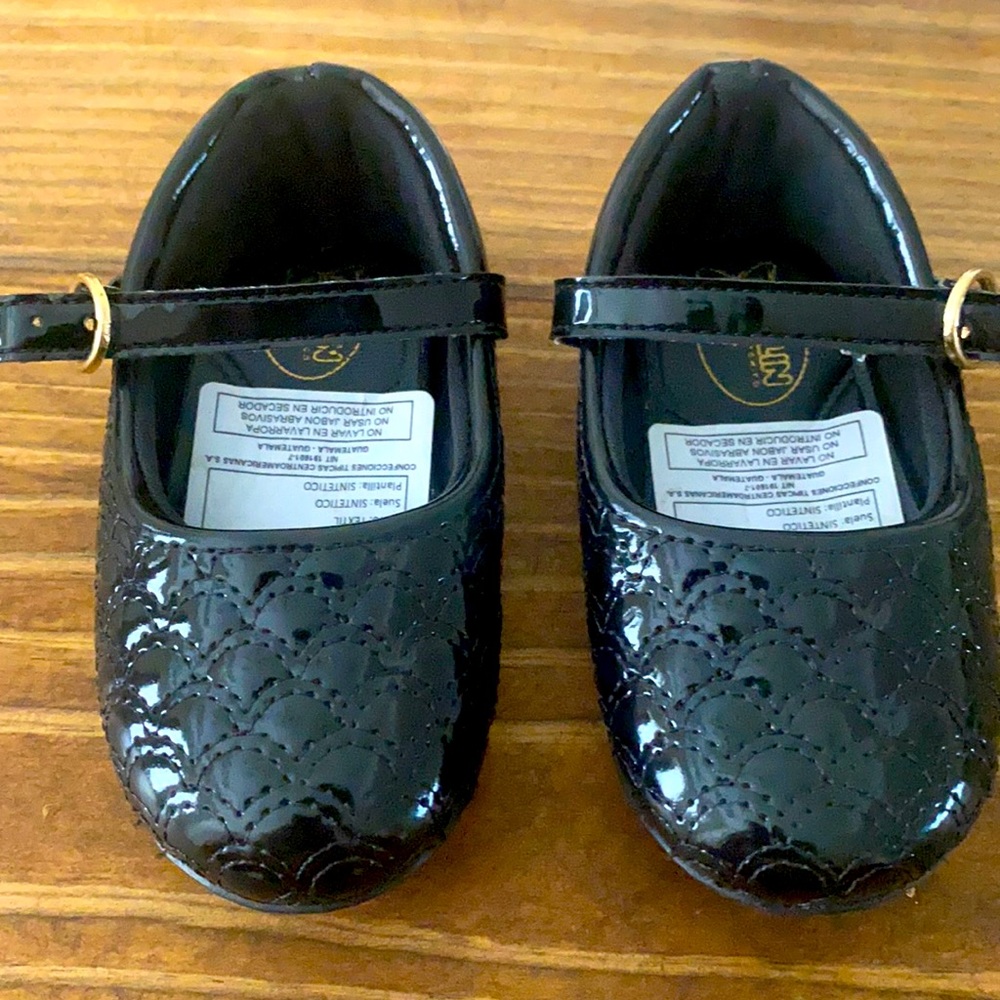 KLIN toddler shoes. Size US 4.5